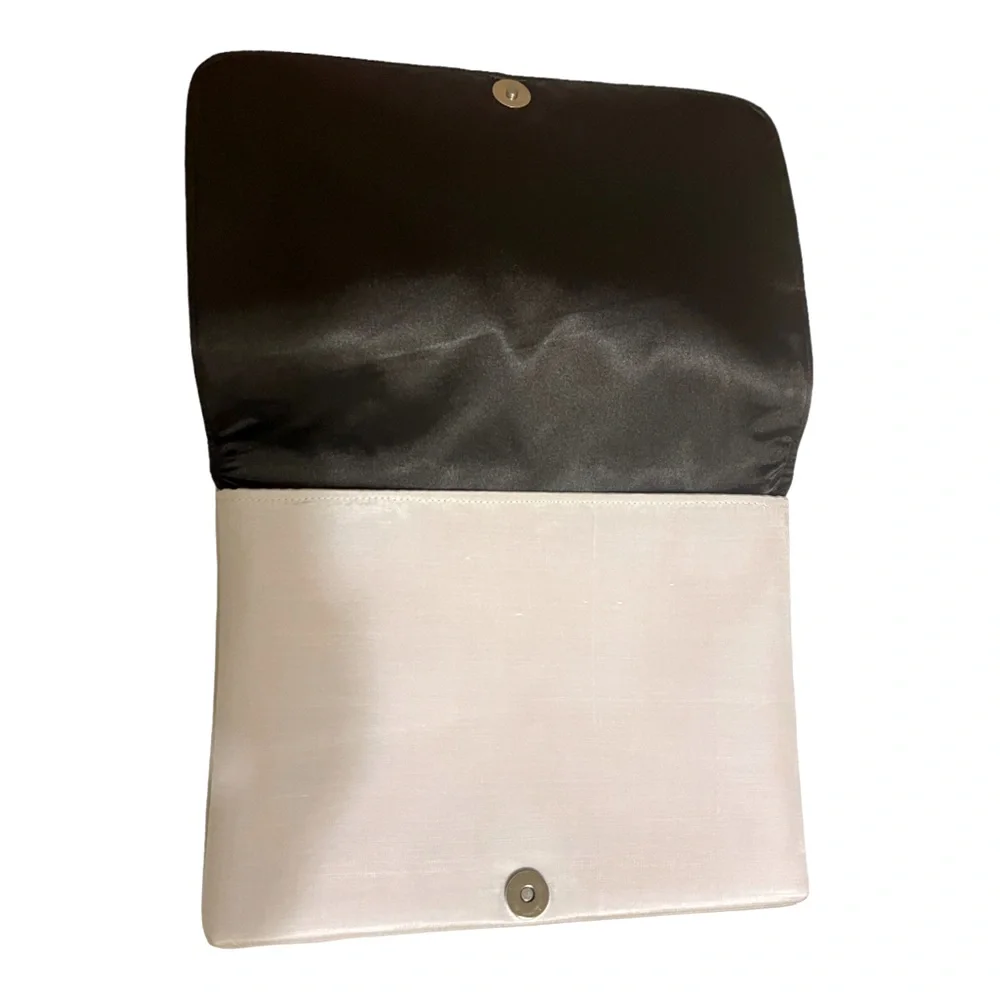Shiraleah White Black Silk Clutch With Coral‎ Appliqué